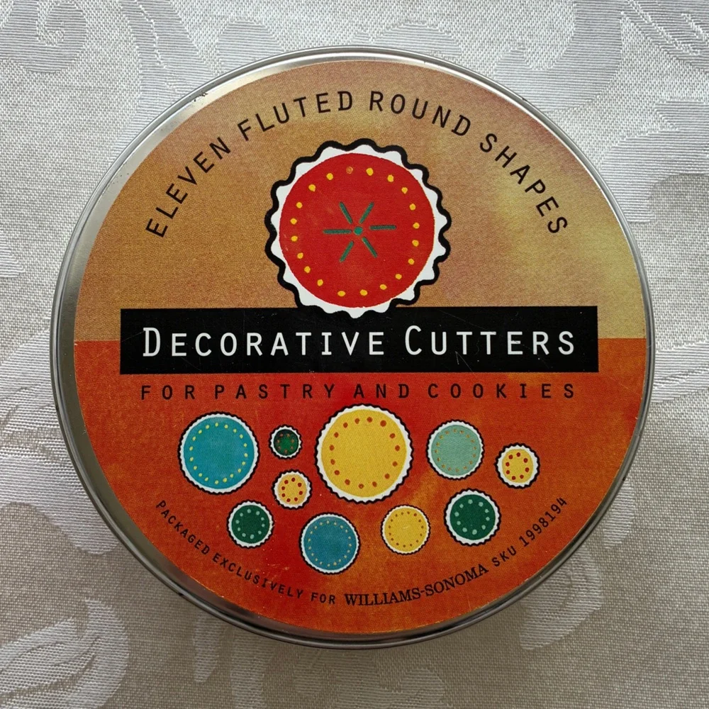 NEW Williams-Sonoma Fluted Round Pastry & Cookie Cutters Set of 11